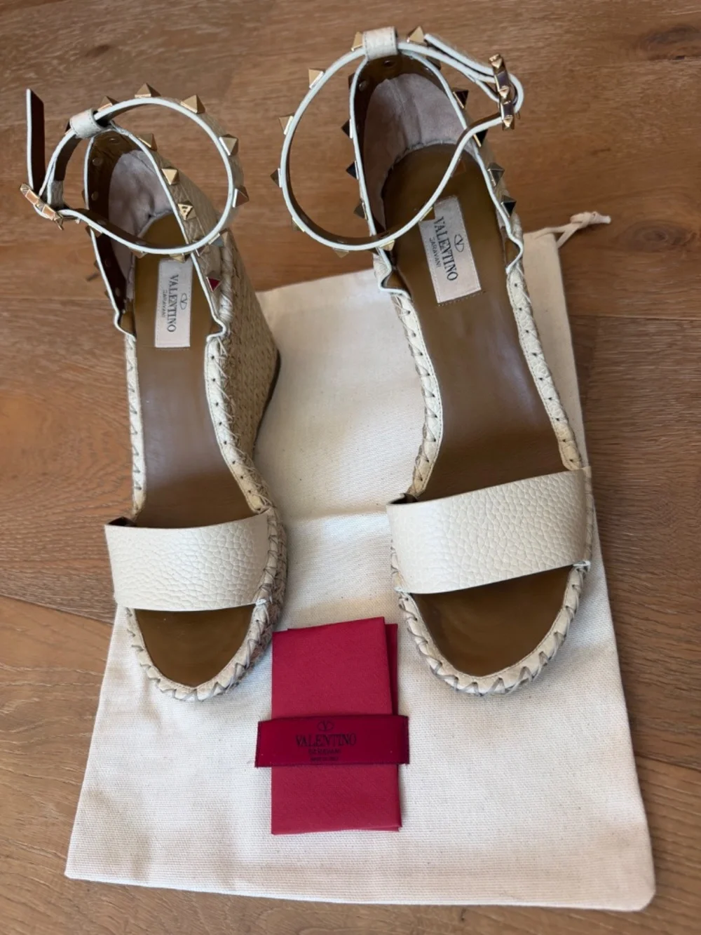 Valentino Garavani Rockstud Double Wedge espadrille, Ivory size 39